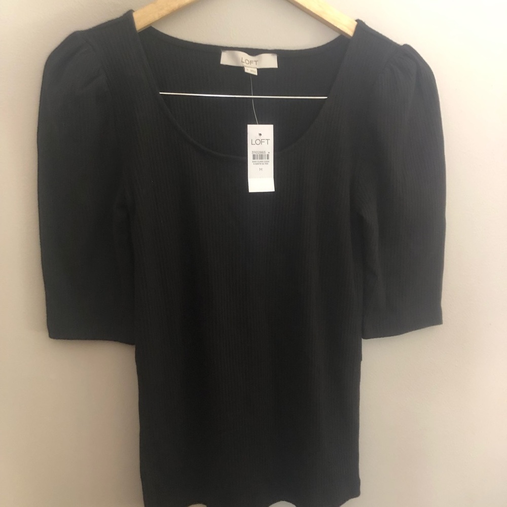 Ribbed, stretchy, puff sleeve top